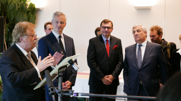 S předsedou Evropského parlamentu Antoniem Tajanim, francouzským ministrem financní Brunem Le Mairem a členem Evropského parlamentu Elmarem Brokem