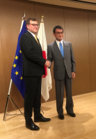 S japonským ministrem zahraničí Taró Konem