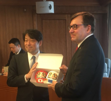 S japonským ministrem obrany Icunorim Onoderou